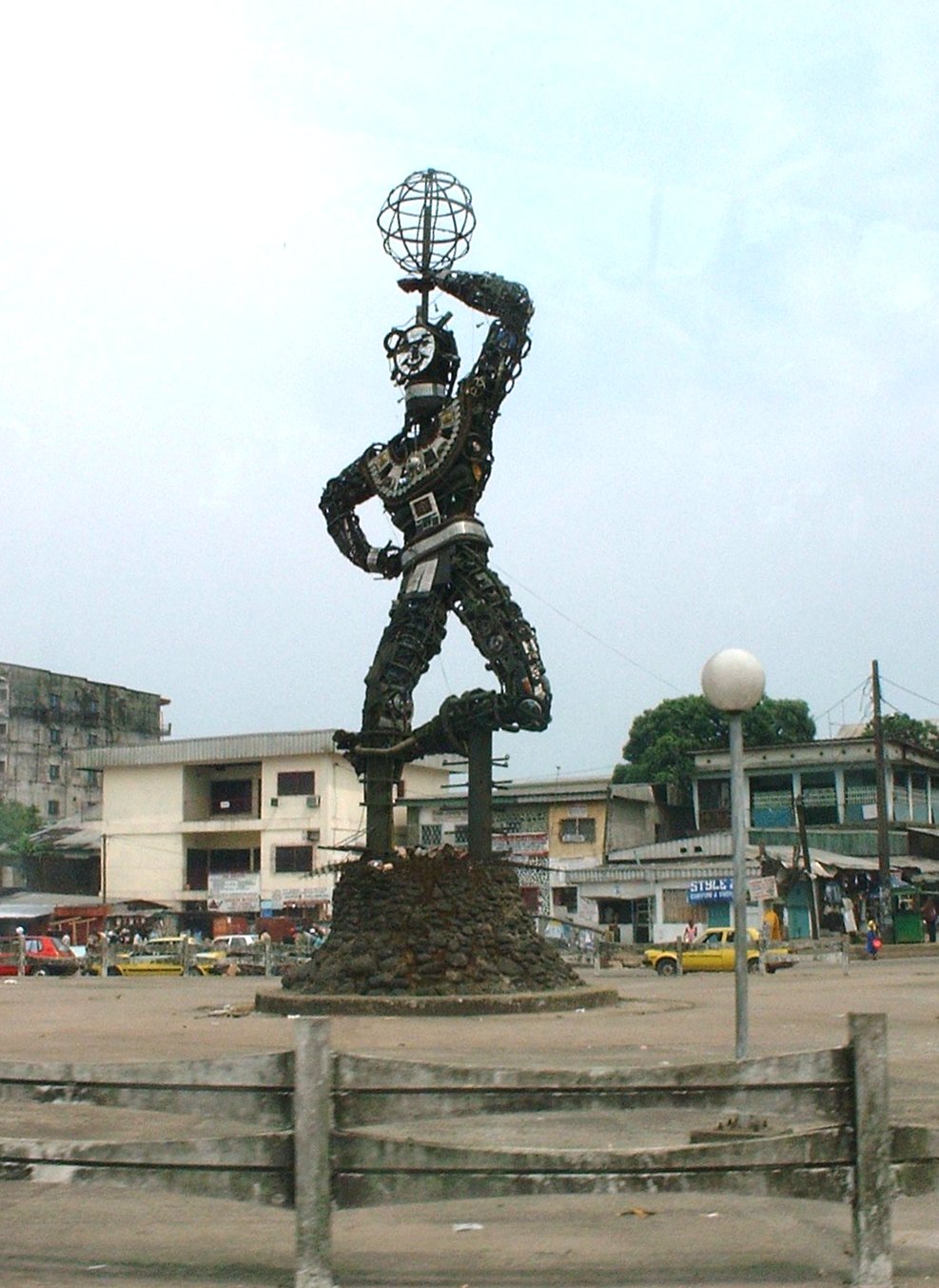 La Nouvelle Liberté au rond-point Deïdo à Douala