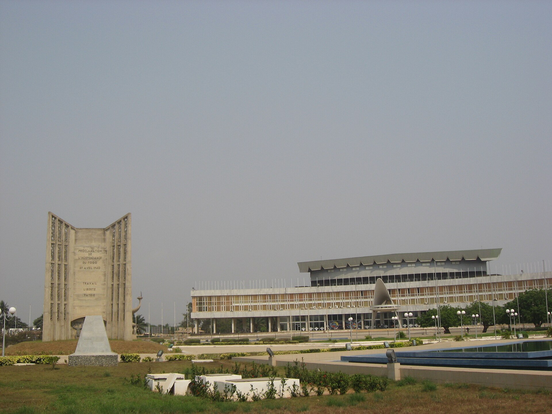 Monument de l'indépendance et bâtiments publics à Lomé